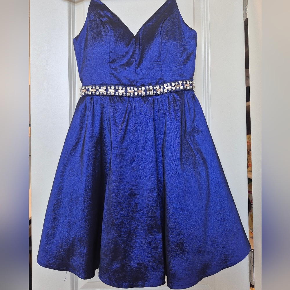 Elegant Blue Dress with Beaded Diamond Waist